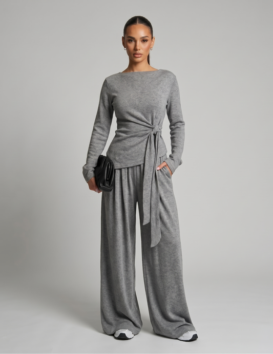 TWO-PIECE WITH KNOT-DETAIL