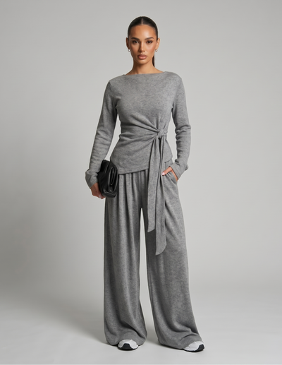 TWO-PIECE WITH KNOT-DETAIL